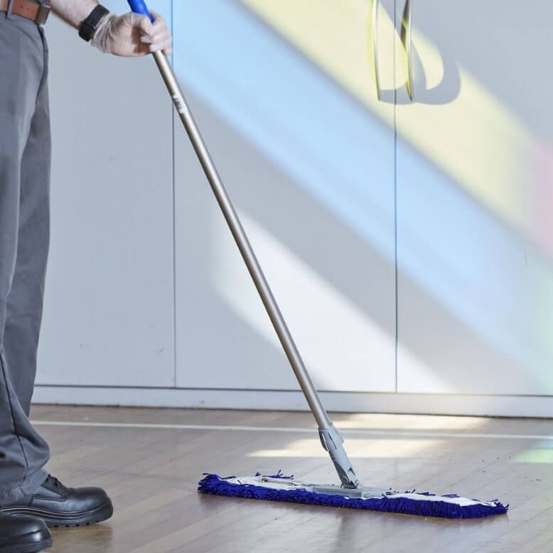 Complete Sweeper - 60cm - Red